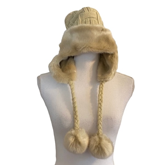 High Desert Gear Winter Cold Weather Knit Pom Pom Ear Flap Beanie Hat Cozy NEW - Picture 2 of 7